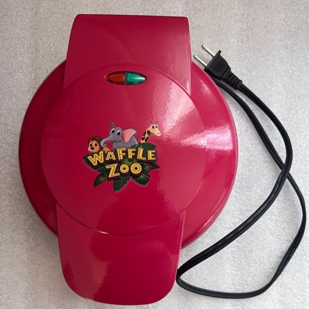 Intertek Waffle Zoo Waffle Maker Giraffe Elephant Lion Shaped Waffles